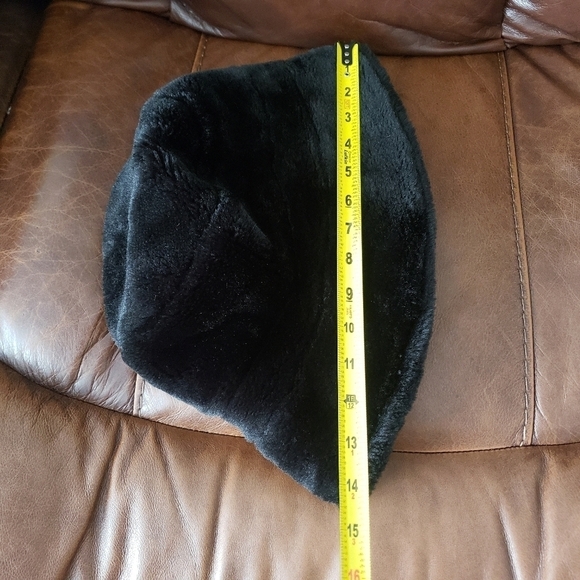 Danier Hat - Picture 7 of 9